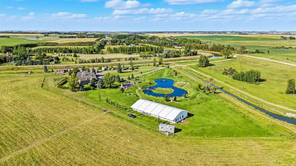 235038 Range Road 253 Rural Wheatland County AB T1P 1J6