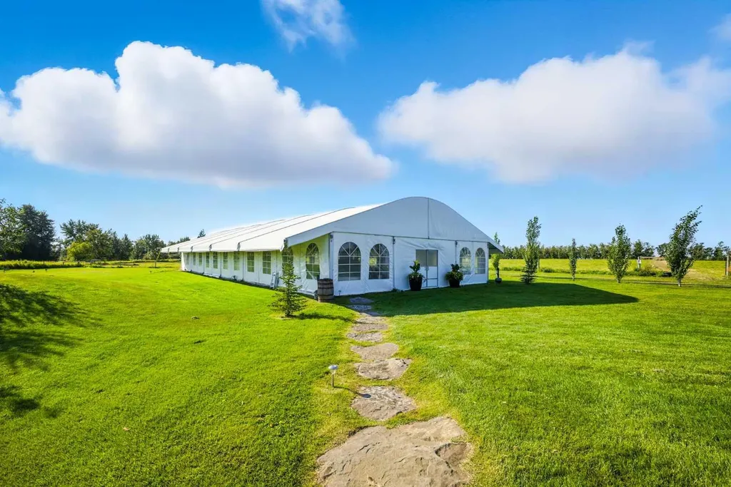 235038 Range Road 253 Rural Wheatland County AB T1P 1J6