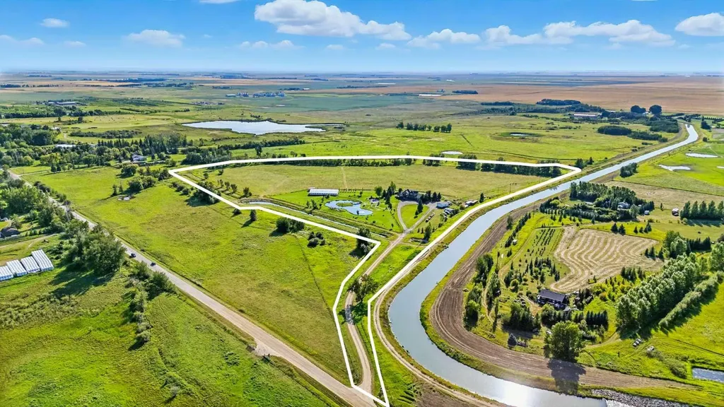 235038 Range Road 253 Rural Wheatland County AB T1P 1J6