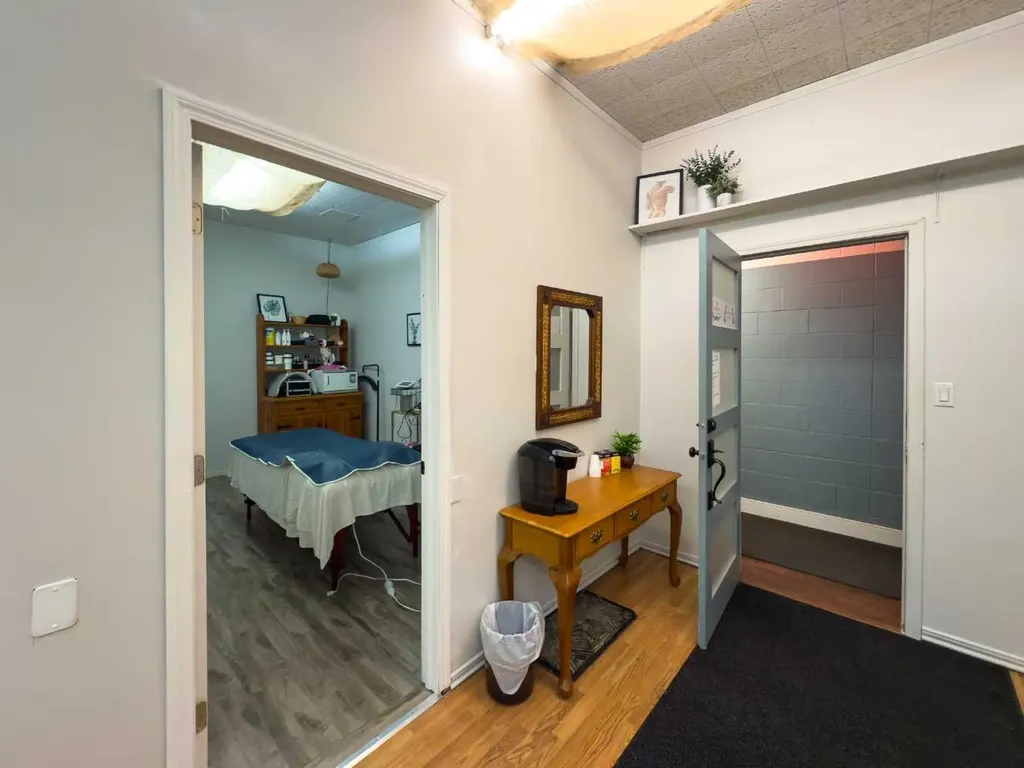 4909, 4911, 4913 50 Street Rocky Mountain House AB T4T 1A6