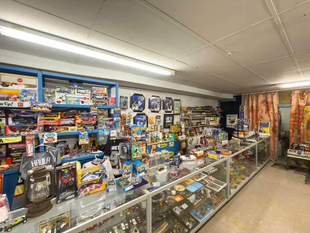 4909, 4911, 4913 50 Street Rocky Mountain House AB T4T 1A6