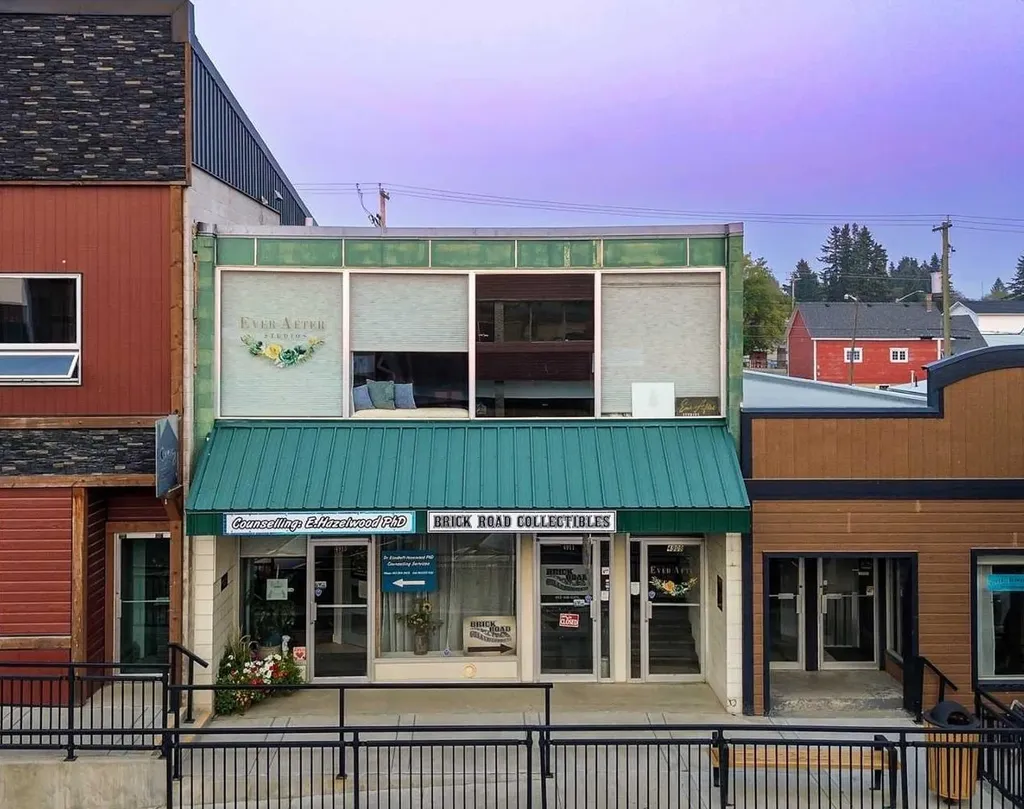 4909, 4911, 4913 50 Street Rocky Mountain House AB T4T 1A6