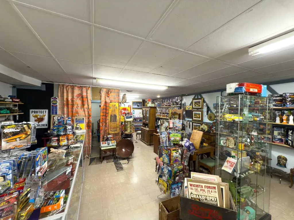 4909, 4911, 4913 50 Street Rocky Mountain House AB T4T 1A6