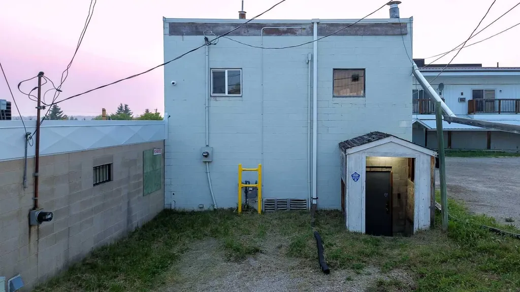 4909, 4911, 4913 50 Street Rocky Mountain House AB T4T 1A6