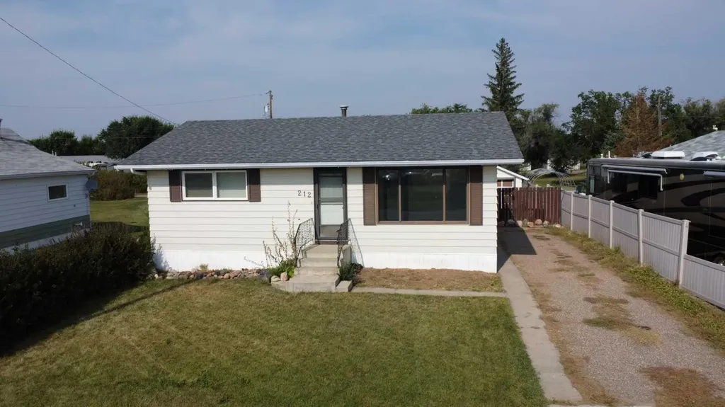 212 5 Avenue SE Youngstown AB T0J3P0