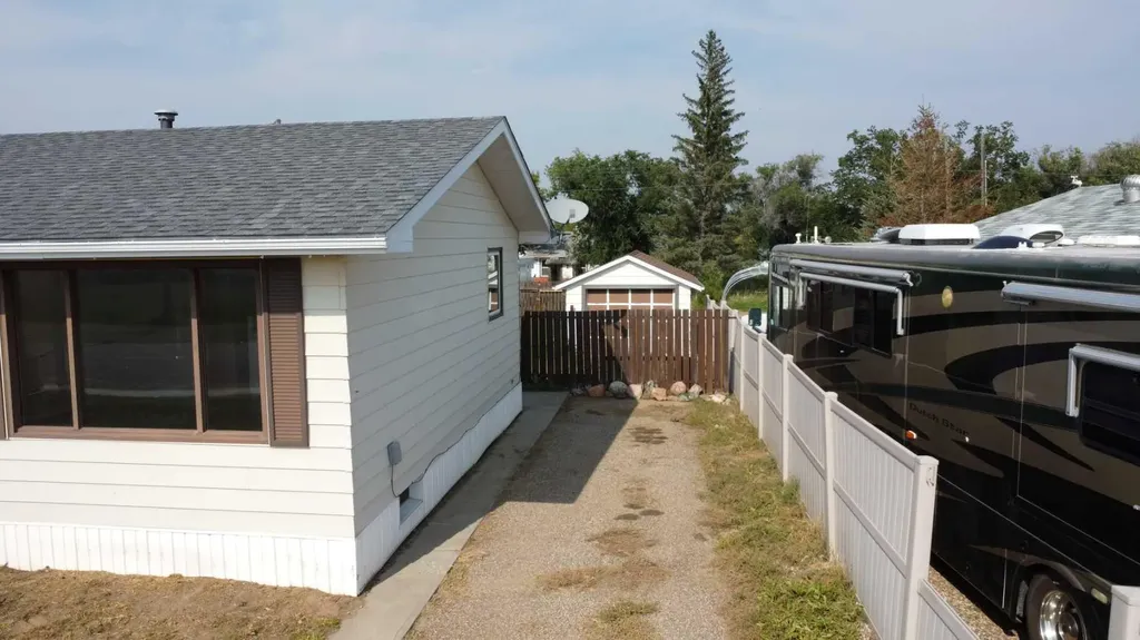 212 5 Avenue SE Youngstown AB T0J3P0