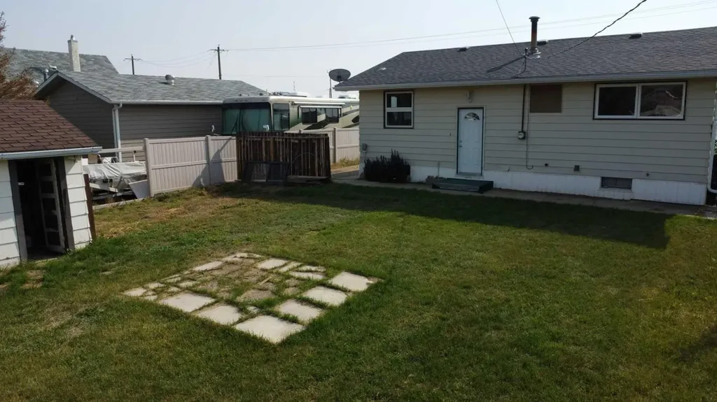 212 5 Avenue SE Youngstown AB T0J3P0