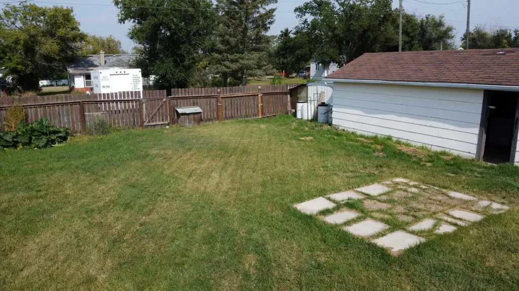 212 5 Avenue SE Youngstown AB T0J3P0