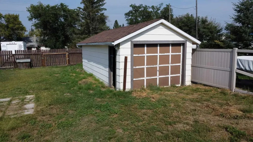 212 5 Avenue SE Youngstown AB T0J3P0