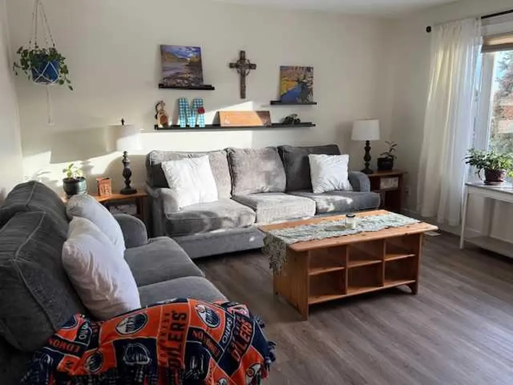 1506 1 Avenue NW Drumheller AB T0J 0Y1