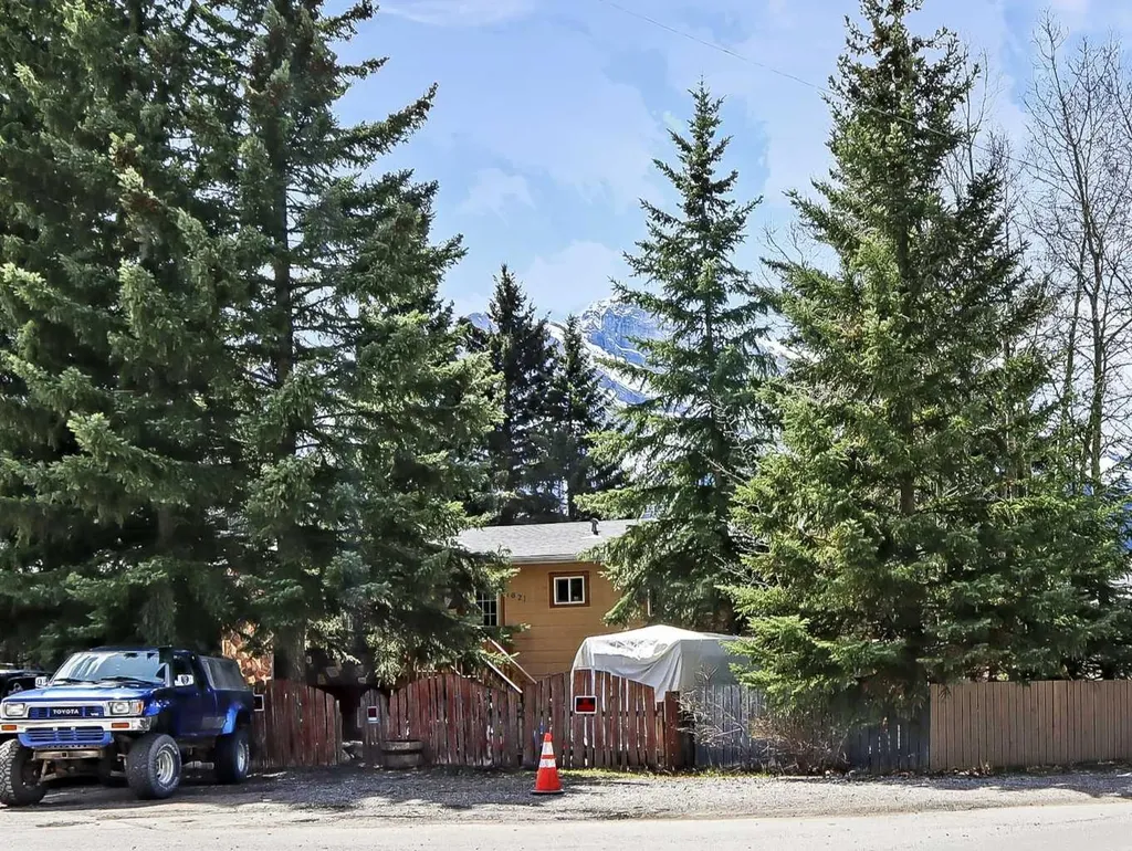 1621 1st Avenue Canmore AB T1W1M7