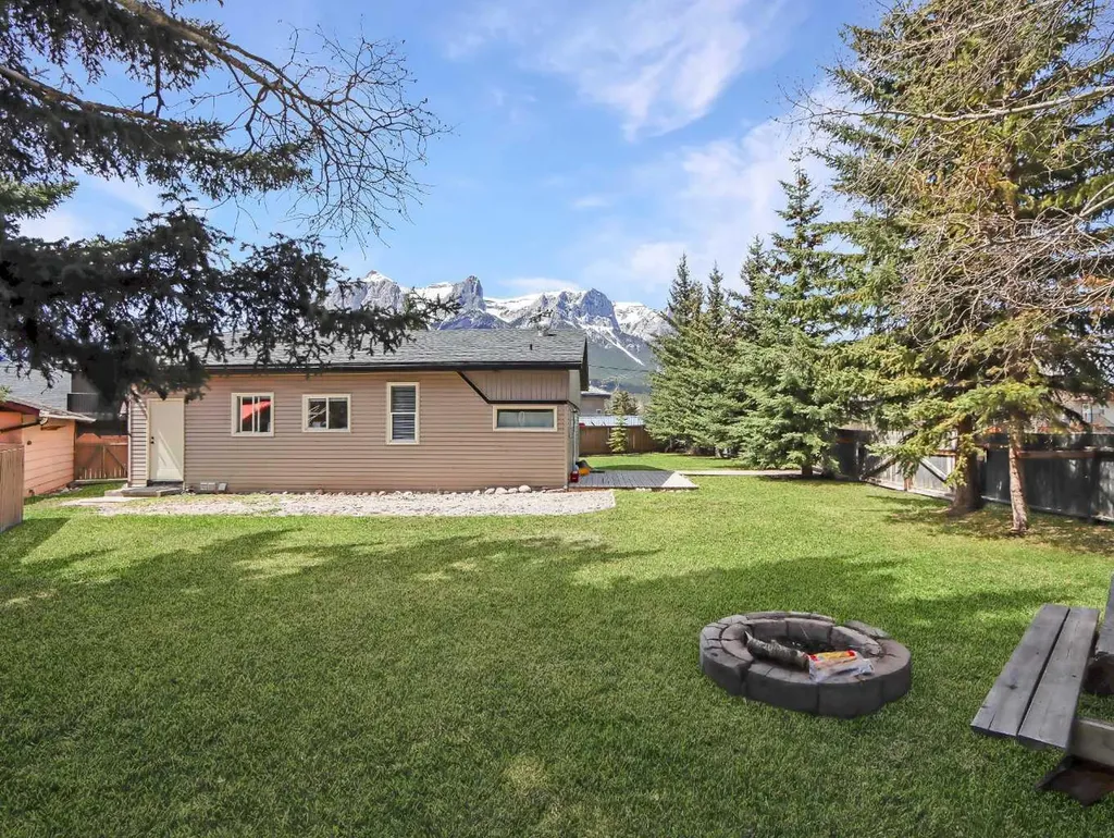 228 17th Street Canmore AB T1W1Y8