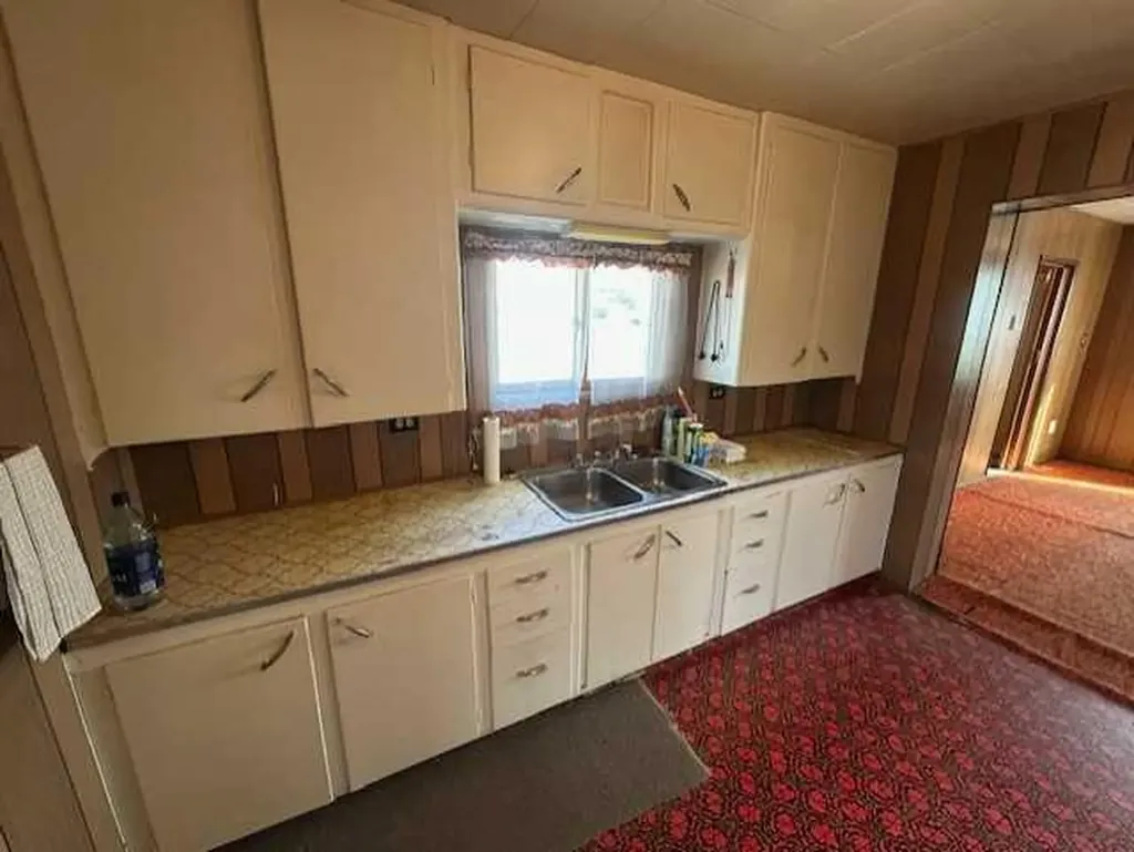 308 1 Avenue E Hanna AB T0J1P0