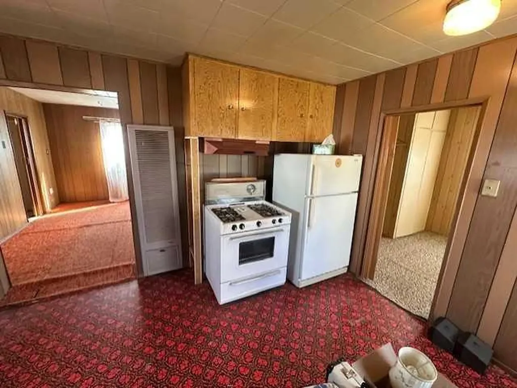 308 1 Avenue E Hanna AB T0J1P0