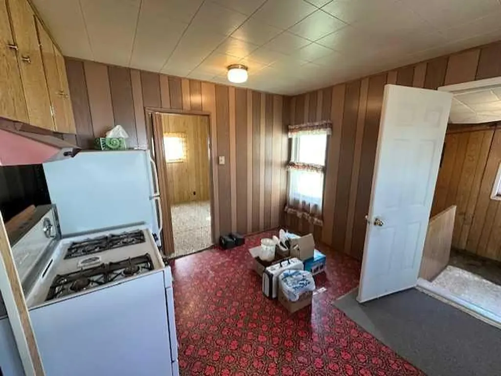 308 1 Avenue E Hanna AB T0J1P0