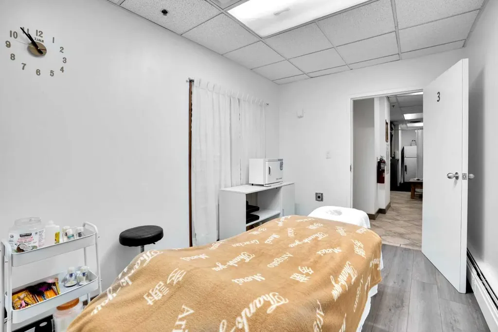 1330 12 Avenue SW Calgary AB T3C 0P5