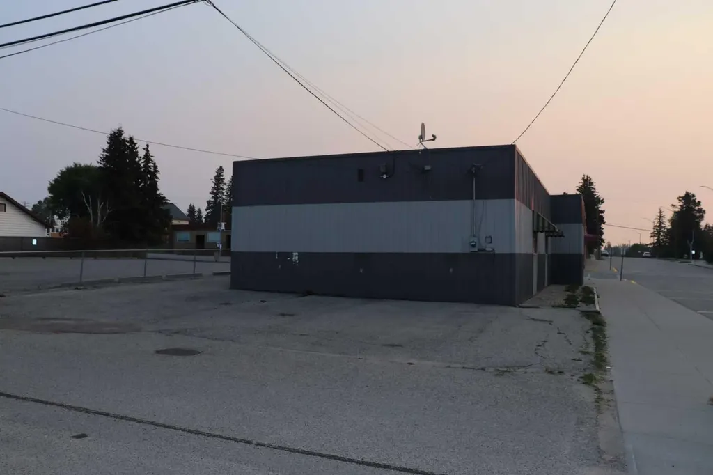 502 50 Street Edson AB T7E 1T6