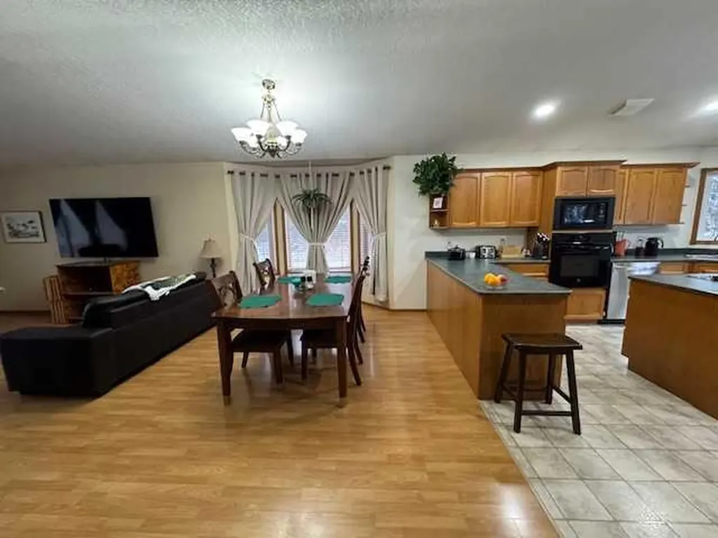 6336 15 Avenue S Edson AB T7E 1S3