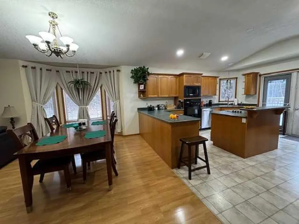 6336 15 Avenue S Edson AB T7E 1S3