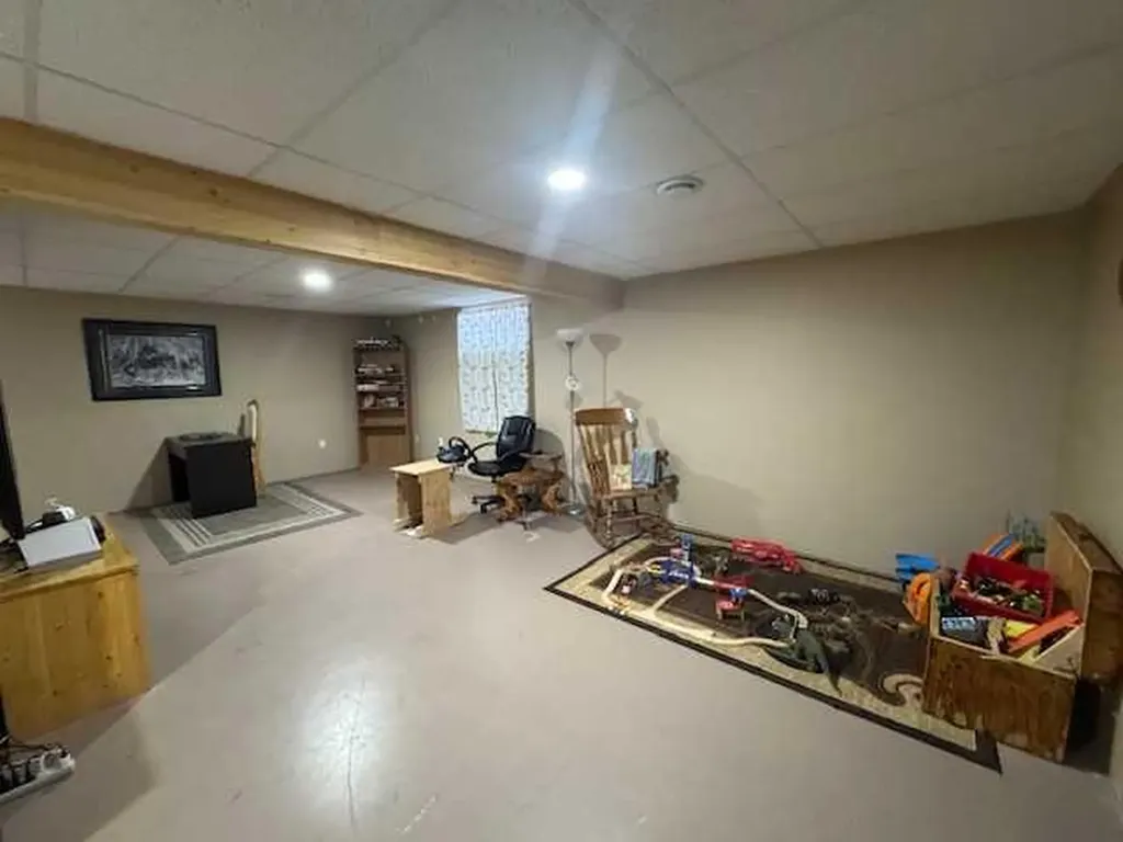 6336 15 Avenue S Edson AB T7E 1S3