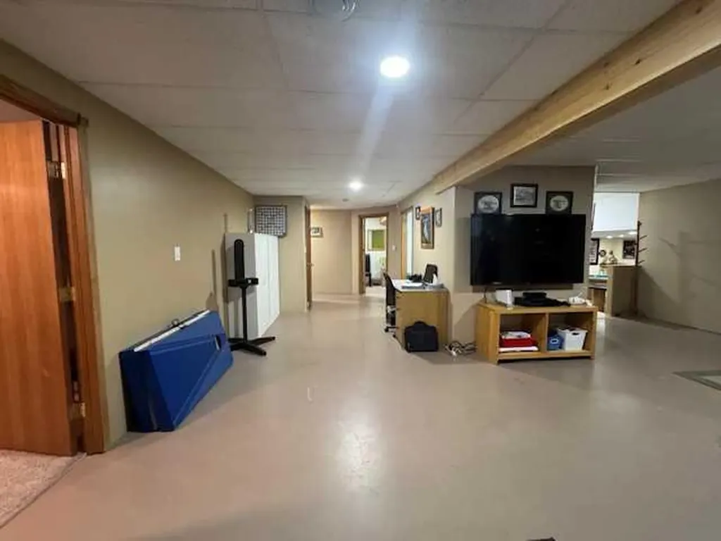 6336 15 Avenue S Edson AB T7E 1S3