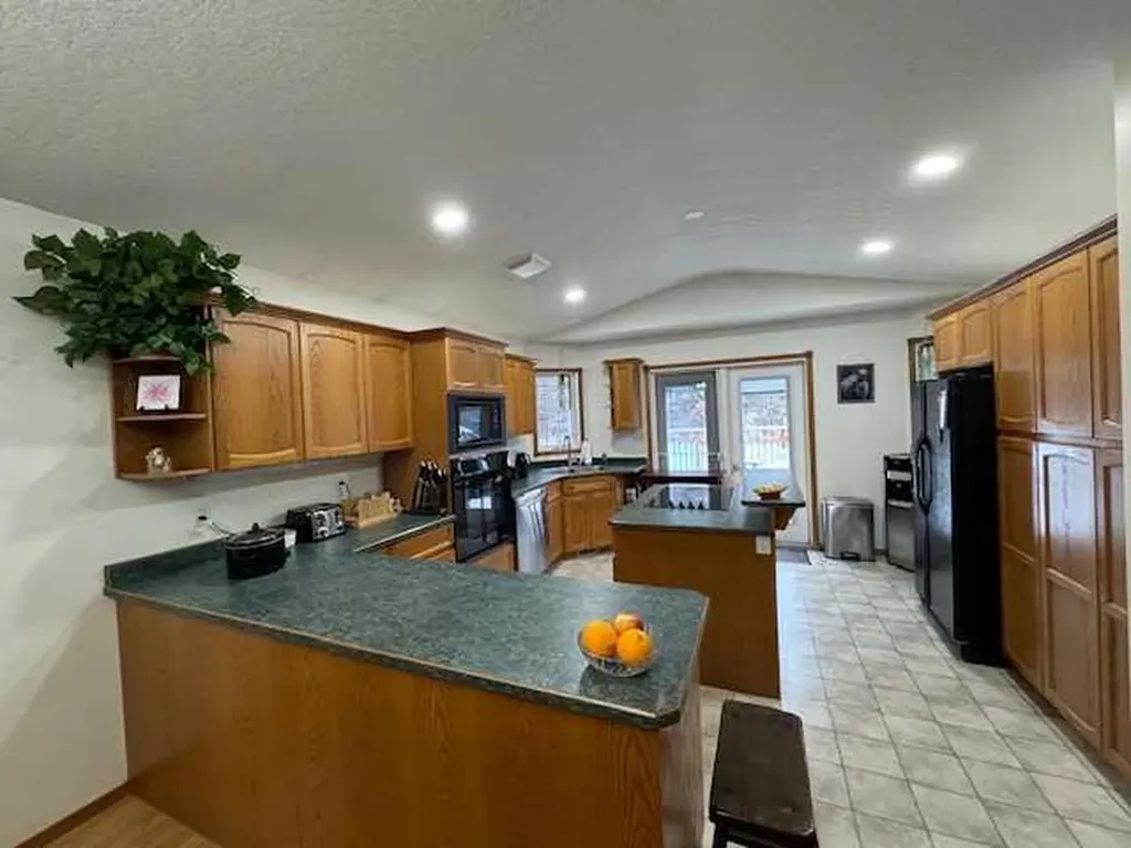 6336 15 Avenue S Edson AB T7E 1S3
