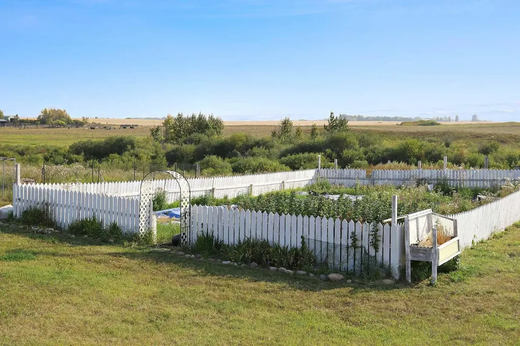33257 10 Range Road Rural Mountain View County AB T4H 1J5