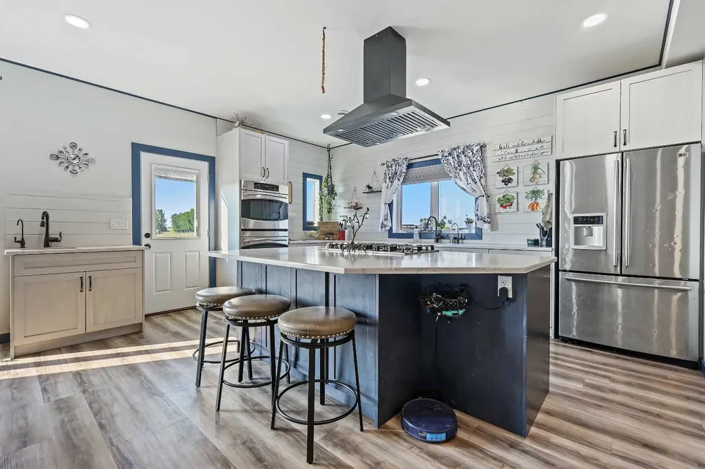 33257 10 Range Road Rural Mountain View County AB T4H 1J5