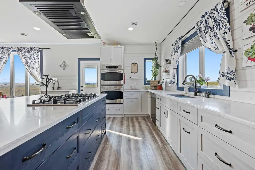 33257 10 Range Road Rural Mountain View County AB T4H 1J5