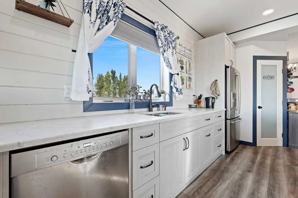 33257 10 Range Road Rural Mountain View County AB T4H 1J5