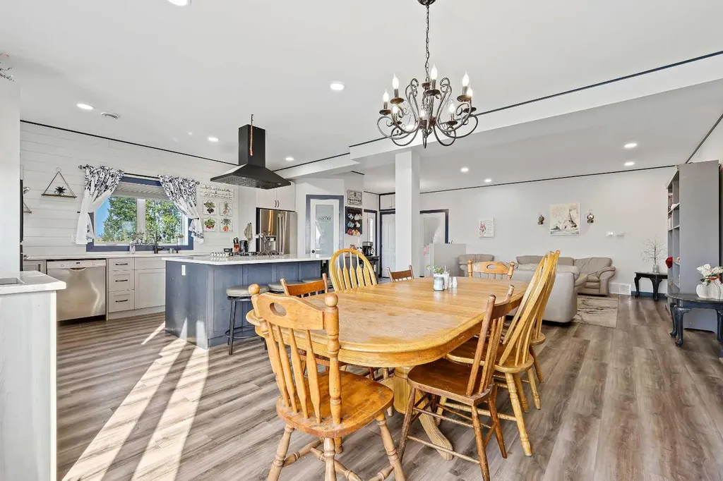 33257 10 Range Road Rural Mountain View County AB T4H 1J5