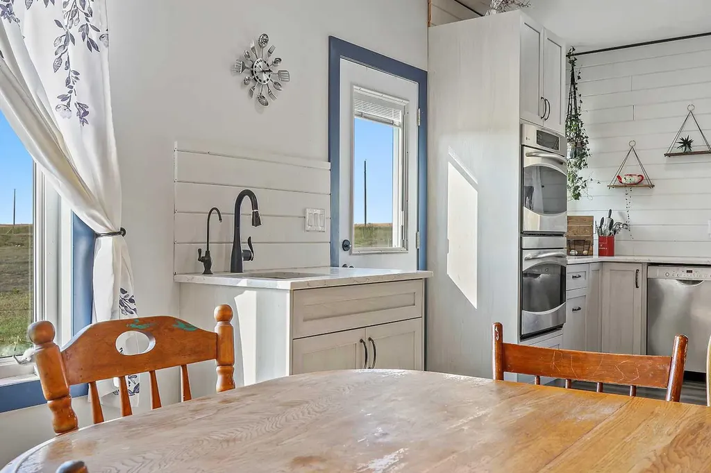 33257 10 Range Road Rural Mountain View County AB T4H 1J5
