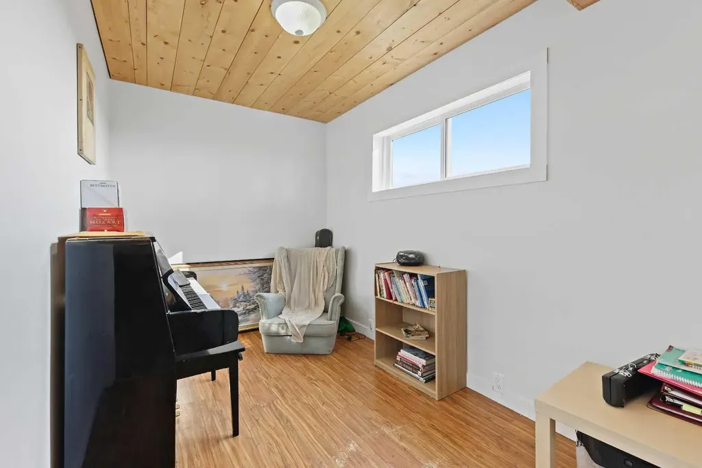 33257 10 Range Road Rural Mountain View County AB T4H 1J5