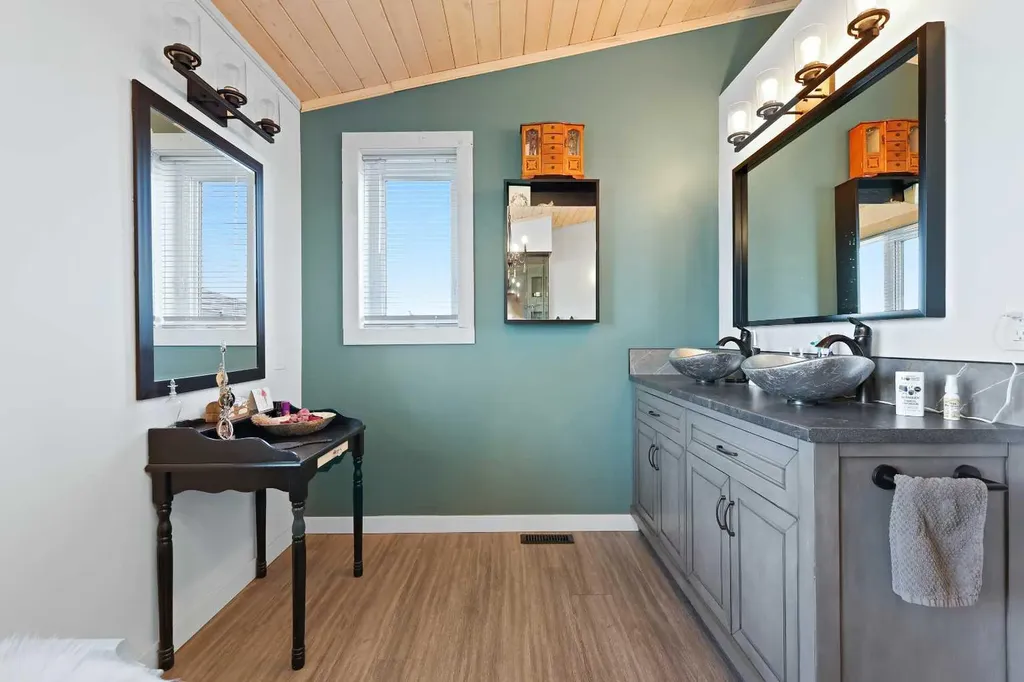 33257 10 Range Road Rural Mountain View County AB T4H 1J5