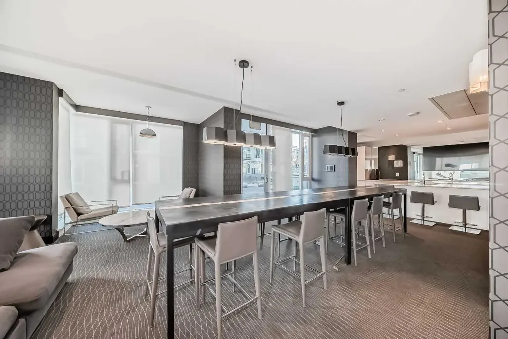 1122 3 Street SE Calgary AB T2G 1H7