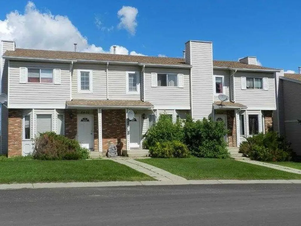 8420 99 Avenue Peace River AB T8S 1W3