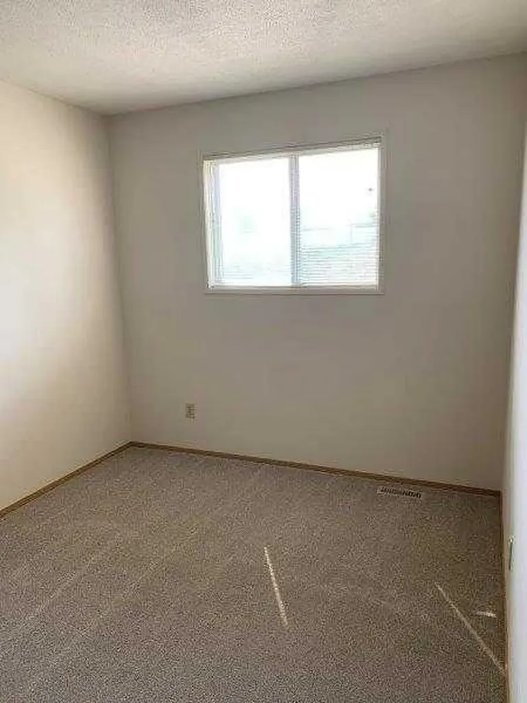 8420 99 Avenue Peace River AB T8S 1W3