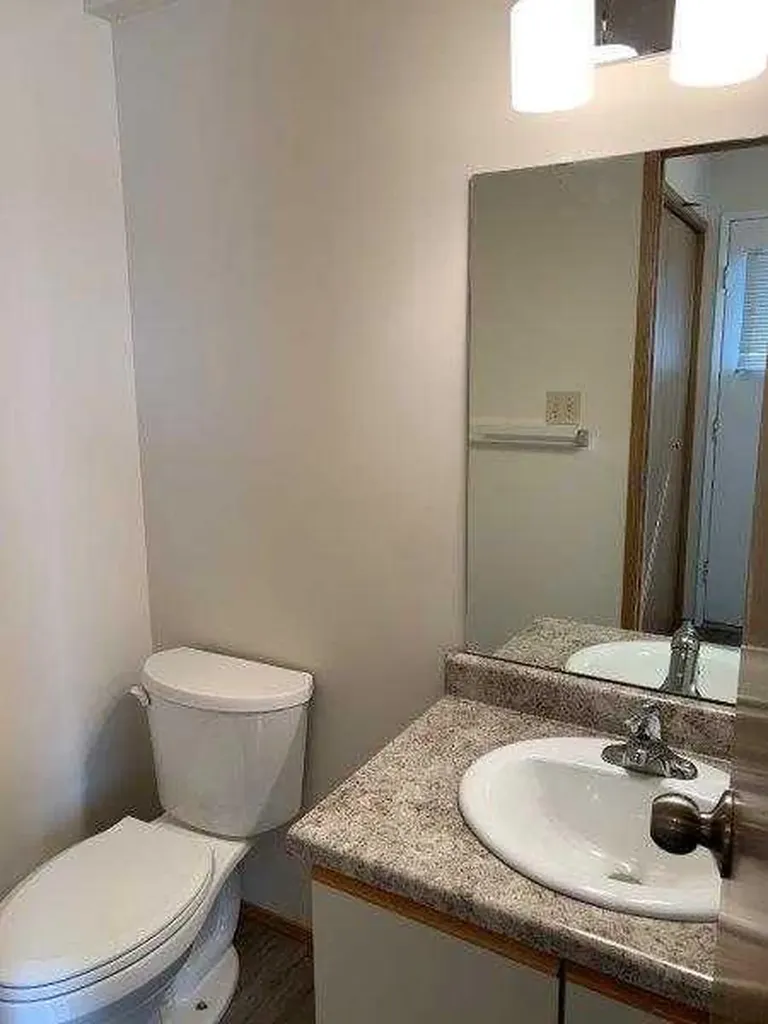 8420 99 Avenue Peace River AB T8S 1W3