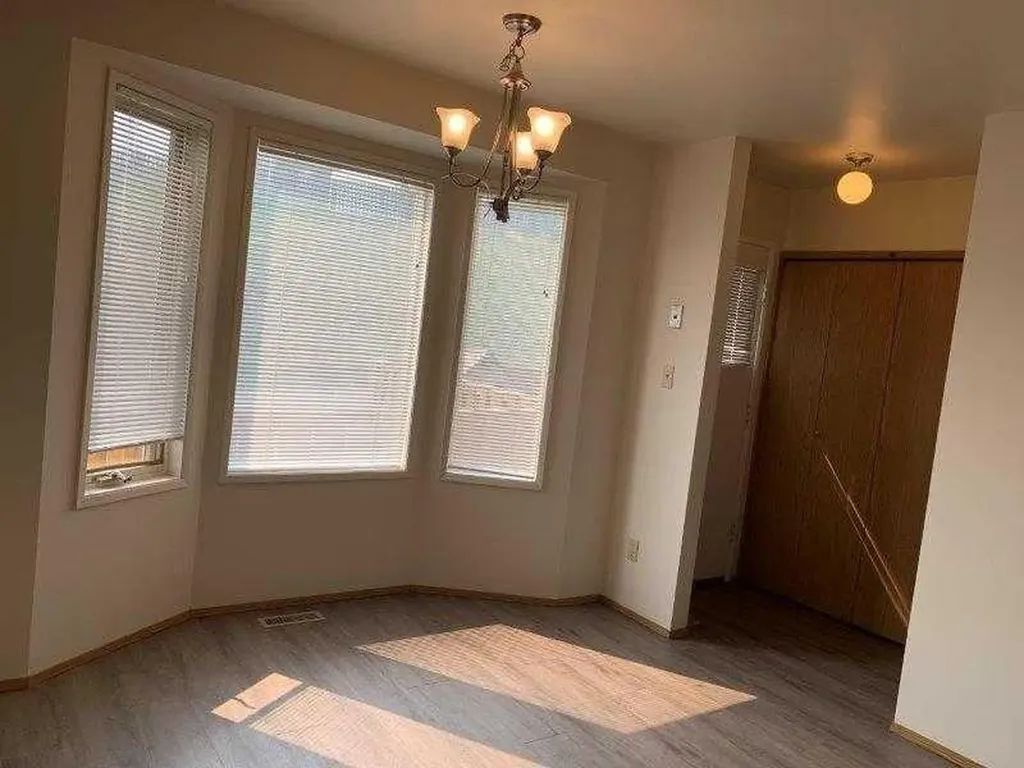 8420 99 Avenue Peace River AB T8S 1W3