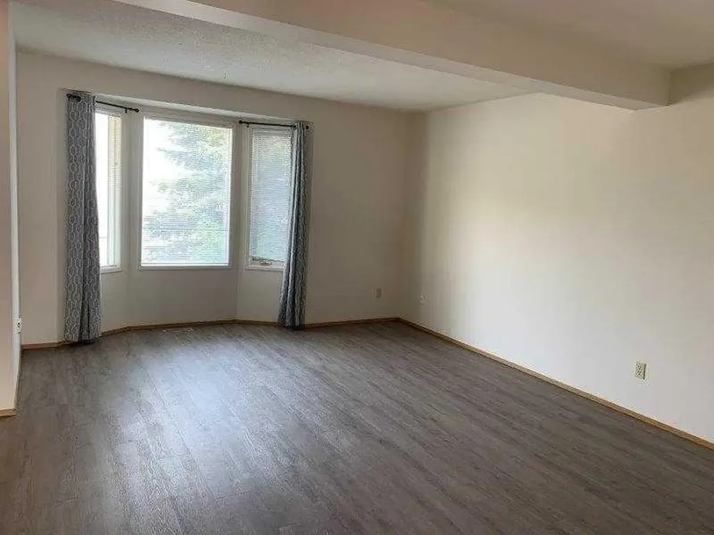 8420 99 Avenue Peace River AB T8S 1W3