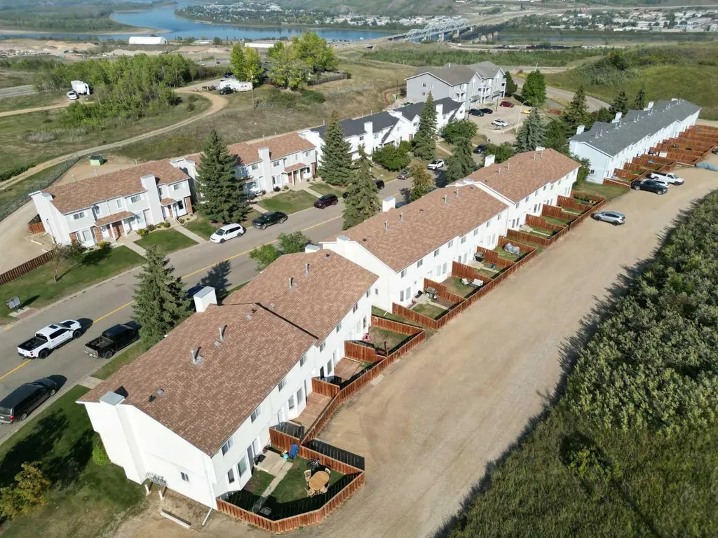 8420 99 Avenue Peace River AB T8S 1W3