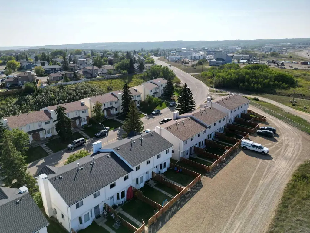 8420 99 Avenue Peace River AB T8S 1W3