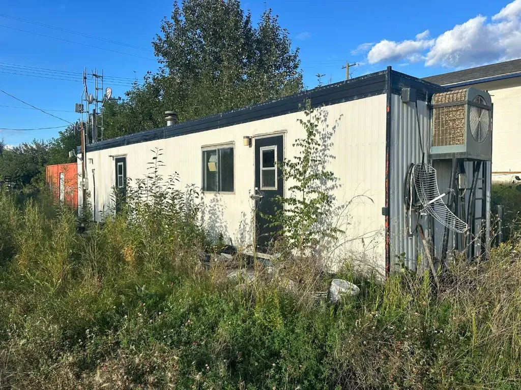 9710 90 Avenue Peace River AB T8S 1G3
