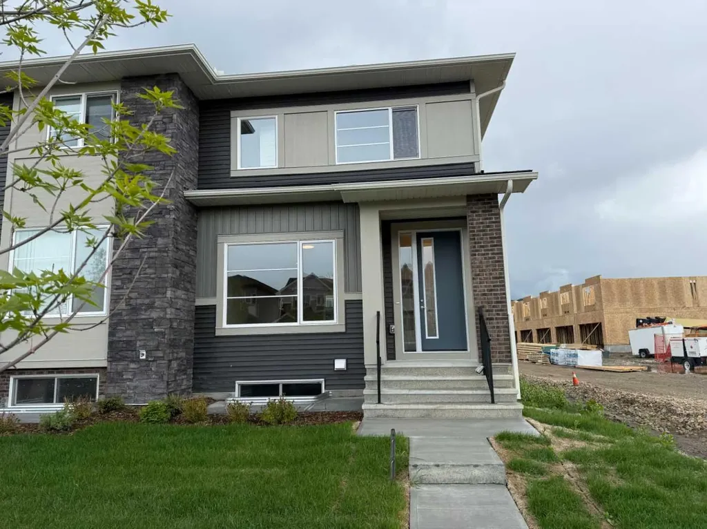 302 Sundown Road Cochrane AB T4C 3H2