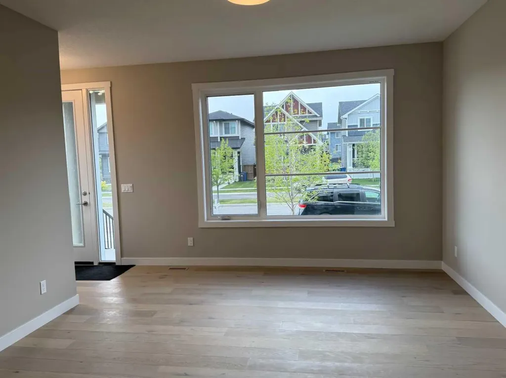 302 Sundown Road Cochrane AB T4C 3H2