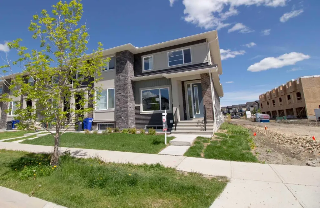 302 Sundown Road Cochrane AB T4C 3H2