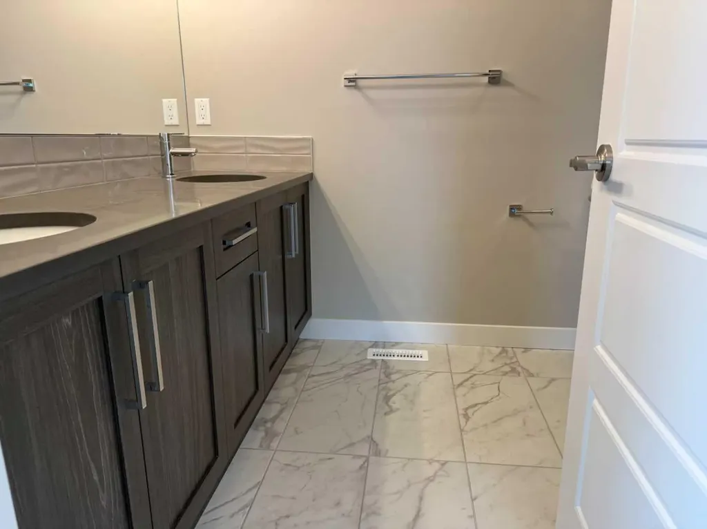 302 Sundown Road Cochrane AB T4C 3H2