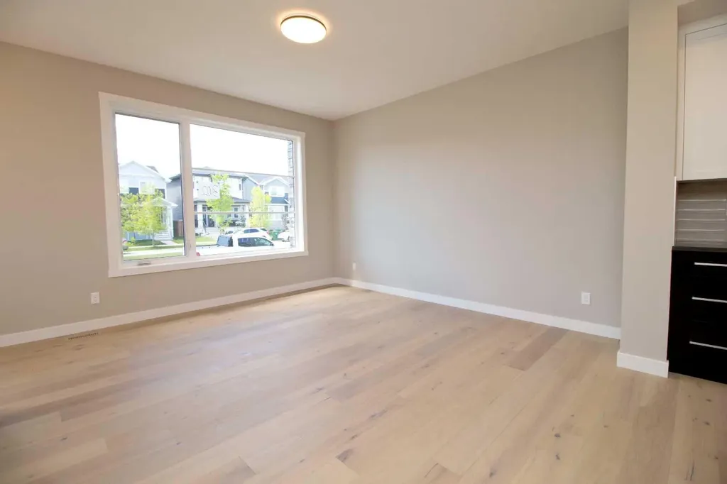 302 Sundown Road Cochrane AB T4C 3H2