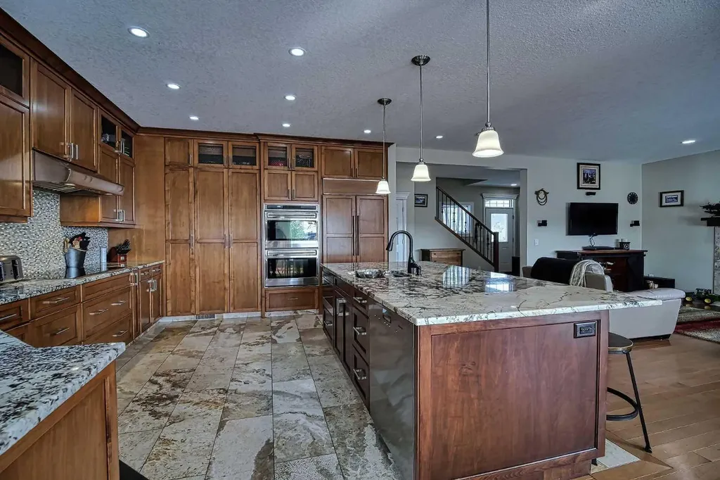 409 9 Street Beiseker AB T0M0G0