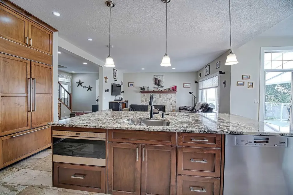 409 9 Street Beiseker AB T0M0G0
